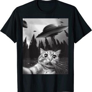 Funny Cat Selfie with UFOs Awesome Cat Lover Gift Unisex T-Shirt